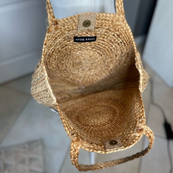 Antik Kraft Jute Bohemian Woven Shell Beaded Large Round Straw Shoulder Bag - Picture 12 of 12